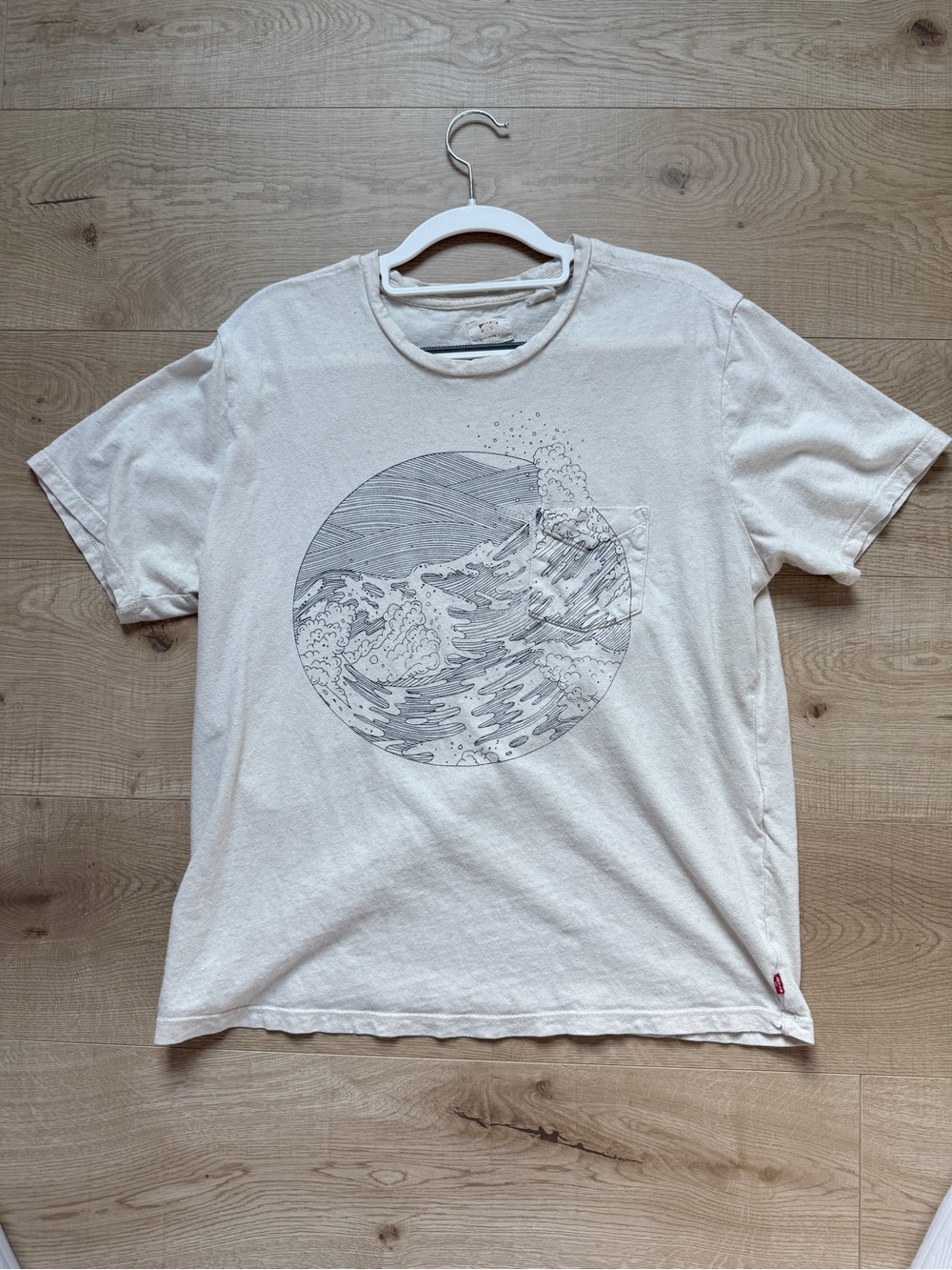 VINTAGE LEVI’S Men's Graphic Wave Crewneck T-Shirt | Cream Oatmeal | Small